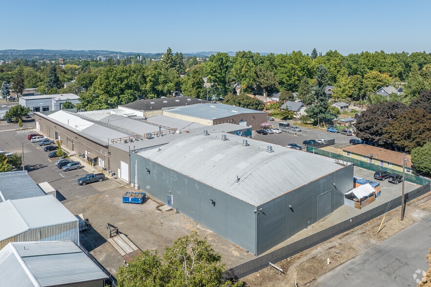 More Photos Of 560 21st St SE, Salem Manufacturing For Sale
