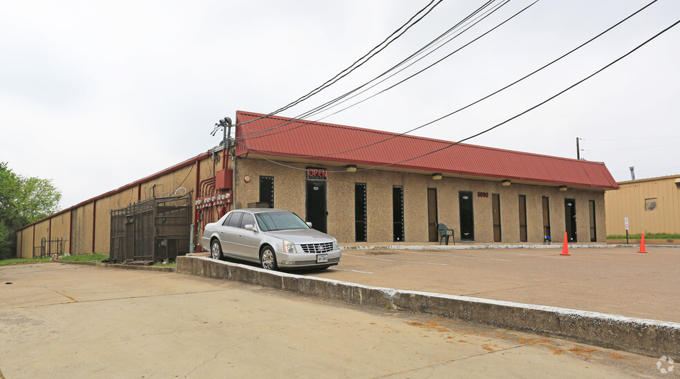 More Photos Of 3880 Ledbetter Dr W, Dallas Flex For Lease