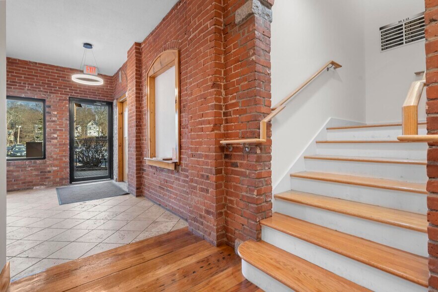 More Photos Of 35 N Main St, Southington Medical For Lease