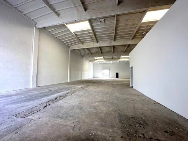 More Photos Of 322 W 131st St, Los Angeles Warehouse For Sale