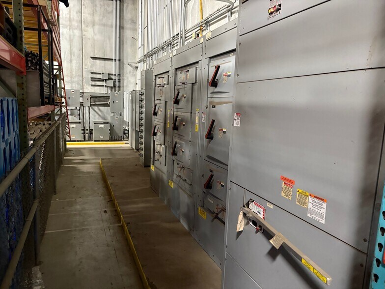 More Photos Of 33 Industrial Pky, La Porte Distribution For Sale