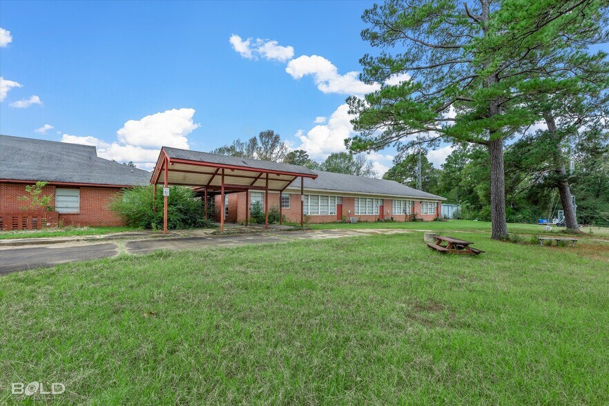 More Photos Of 200 All Saints Rd, Pelican Schools For Sale