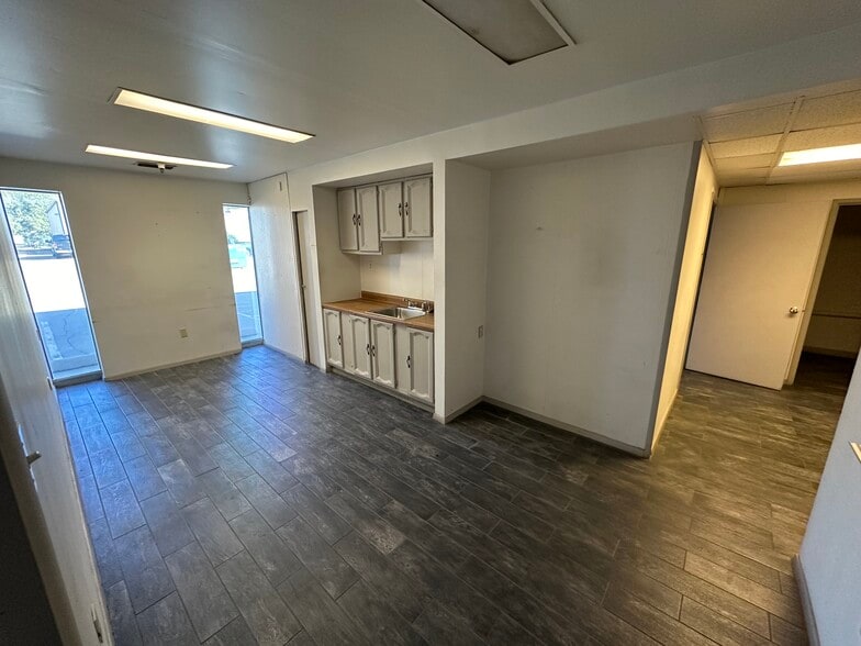 More Photos Of 5201 Grisham Dr, Rowlett Manufacturing For Lease