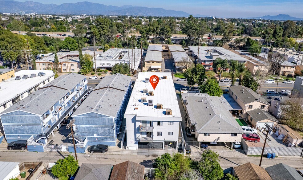 More Photos Of 7437 Haskell Ave, Van Nuys Apartments For Sale