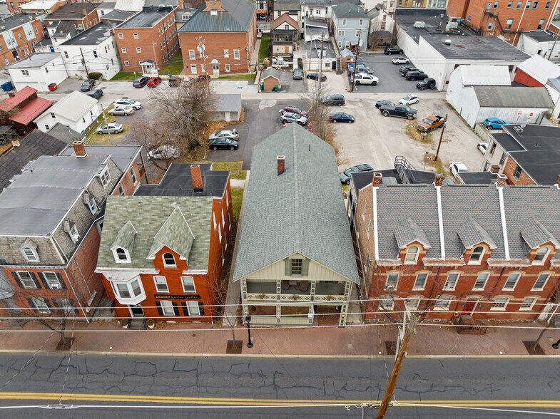 More Photos Of 37 W Middle St, Gettysburg Storefront Retail Residential For Lease