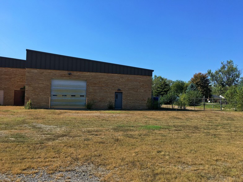 More Photos Of 620 N Edgemoor St, Wichita Warehouse For Sale
