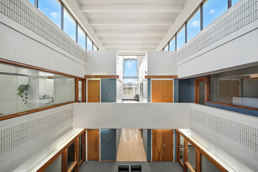 More Photos Of 24 N Market St, Jacksonville Office For Lease