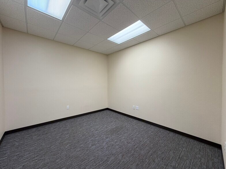 More Photos Of 3107 Medical Way, Sebring Office For Lease