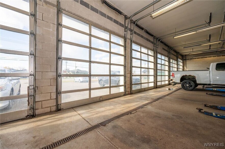 More Photos Of 2831 Transit Rd, Elma Flex For Lease