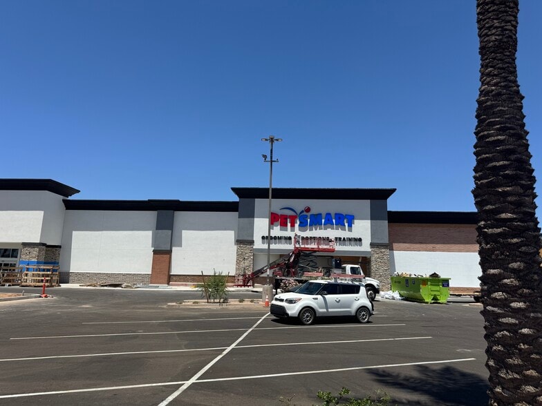 More Photos Of 2055 N Alma School Rd, Chandler Unknown For Lease
