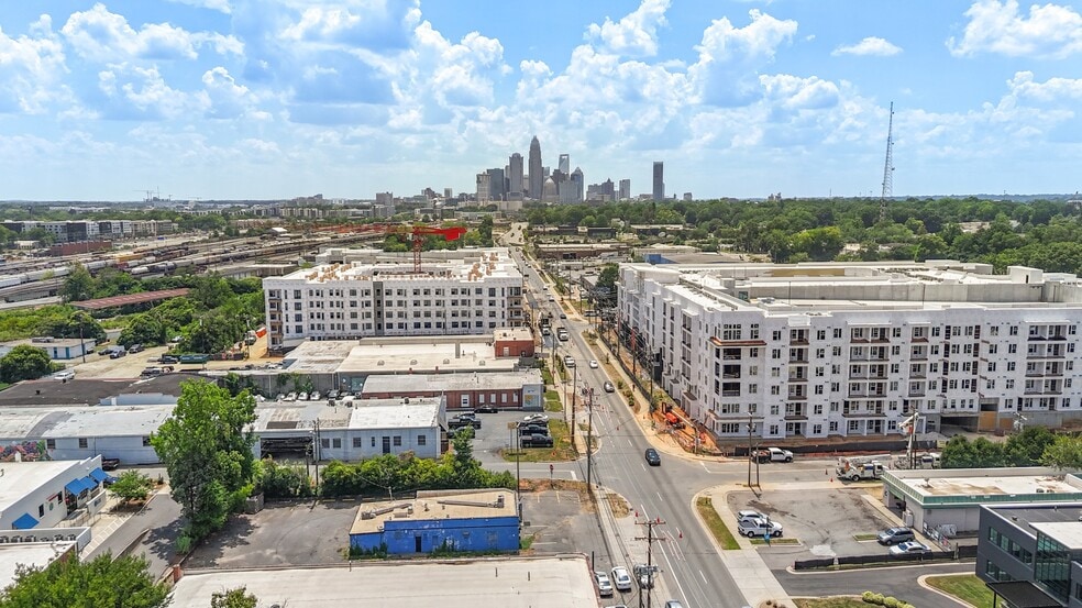 More Photos Of 2400 N Tryon St, Charlotte Bar For Sale