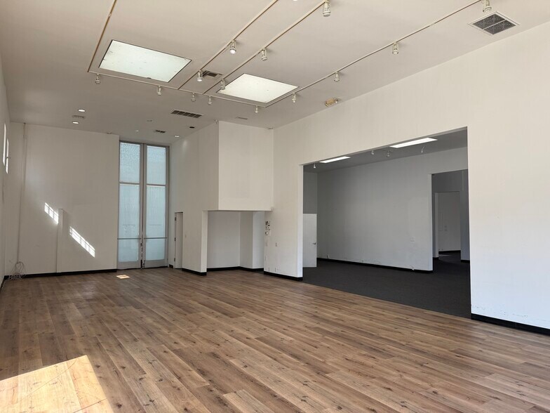 More Photos Of 8069 Beverly Blvd, Los Angeles Storefront Retail Office For Lease