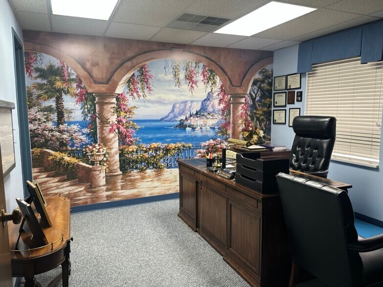 More Photos Of 2708 McGraw Dr, Bloomington Medical For Sale