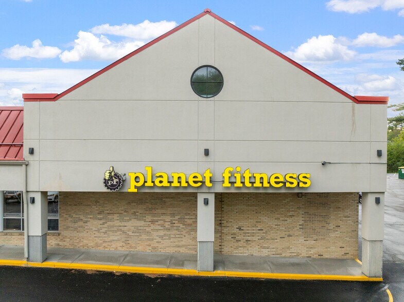 More Photos Of 306 N Main St, Rochester Unknown For Lease