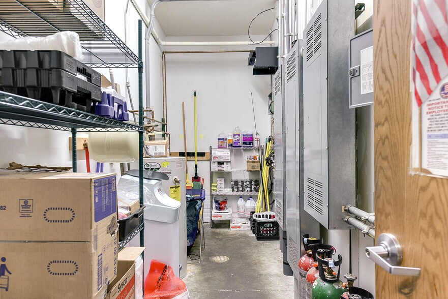 More Photos Of 1818 Central Ave, Auburn General Retail For Sale