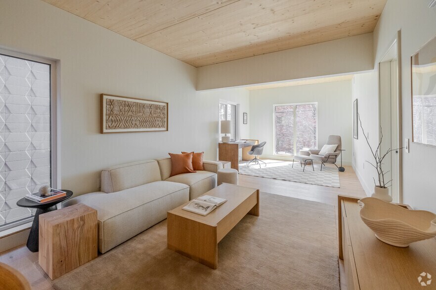 More Photos Of 517 W Main St, Madison Apartments For Lease