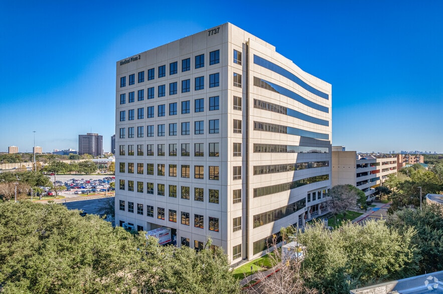 More Photos Of 7737 Southwest Fwy, Houston Unknown For Lease
