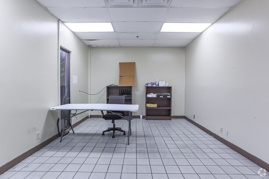 More Photos Of 1061 Industrial Blvd, Lafayette Manufacturing For Lease