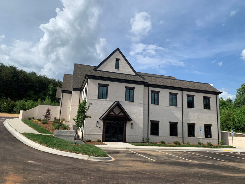 More Photos Of 781 Valley Rd, Mocksville Medical For Lease