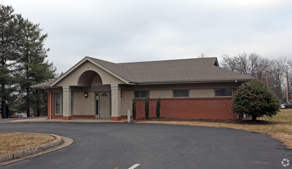 More Photos Of 114 Lee St, Shelby Medical For Sale