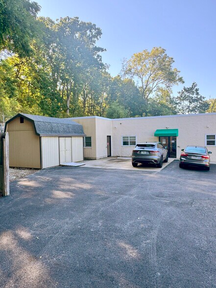 More Photos Of 2741 Noblestown Rd, Pittsburgh Office For Lease