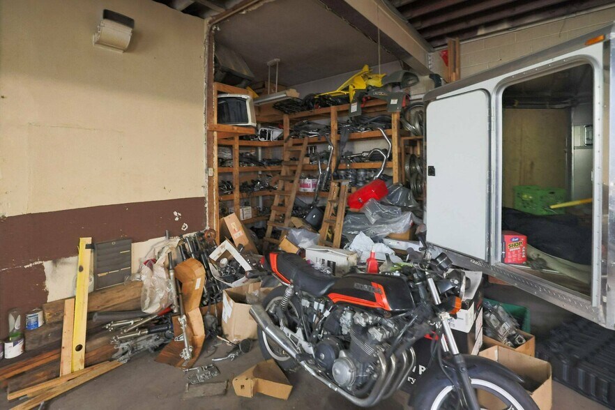 More Photos Of 4215 E Lake St, Minneapolis Freestanding For Sale