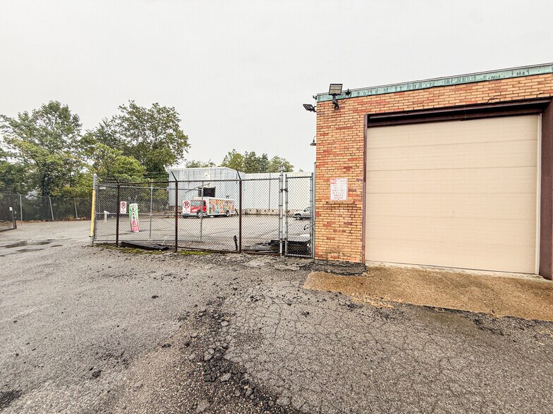 More Photos Of 1 Sexton Rd, McKees Rocks Warehouse For Sale