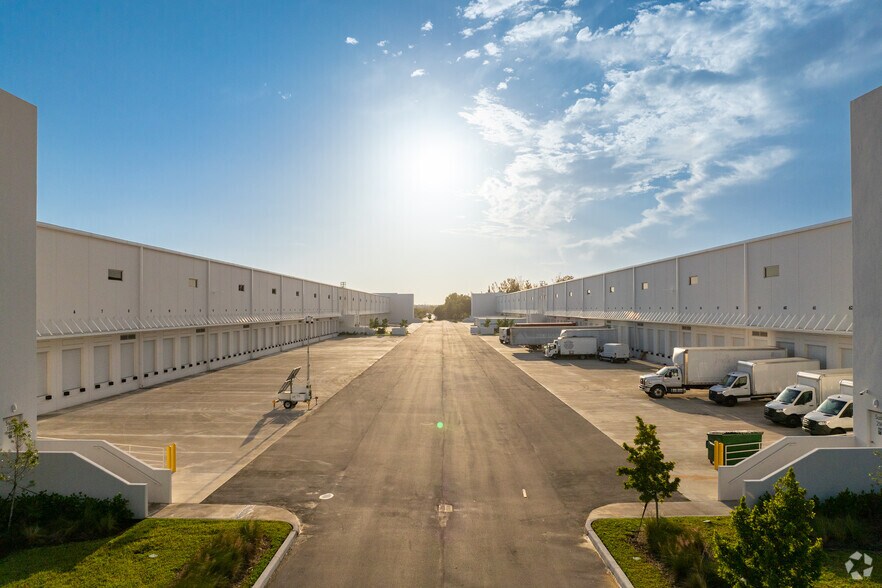 More Photos Of 6450 NW 97th Ave, Doral Warehouse For Lease