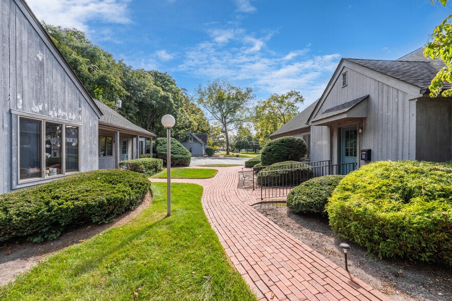 More Photos Of 508 Main Rd, Riverhead Medical For Sale