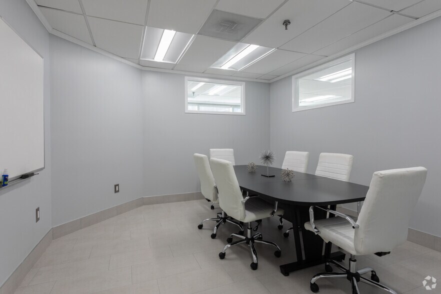 More Photos Of 14 Pidgeon Hill Dr, Sterling Medical For Lease