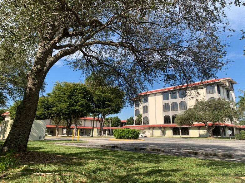 More Photos Of 15600 SW 288th St, Homestead Medical For Lease