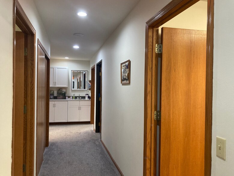 More Photos Of 115 Enterprise Dr, Verona Medical For Sale