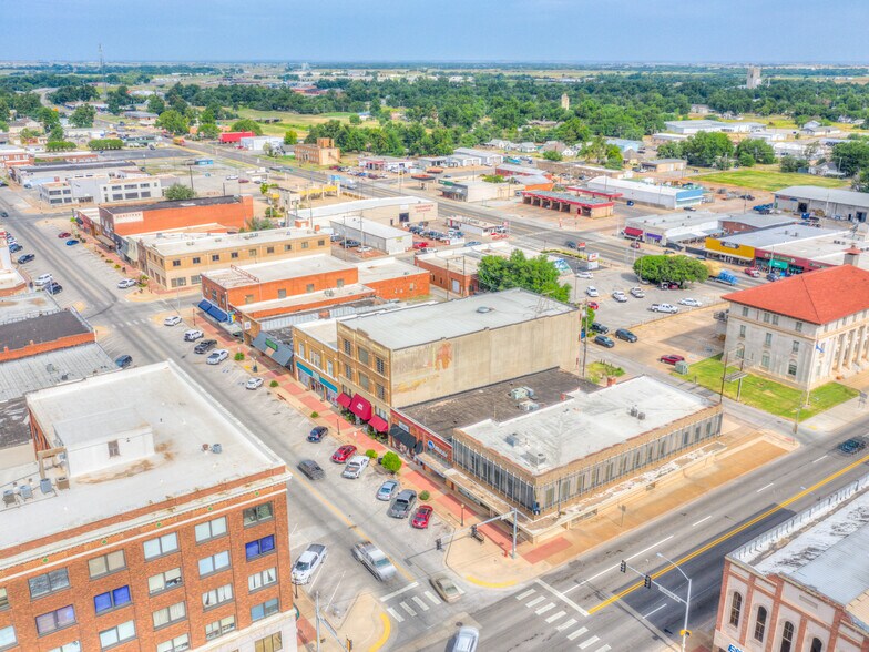 More Photos Of 406-408 W Chickasha Ave, Chickasha Storefront For Sale