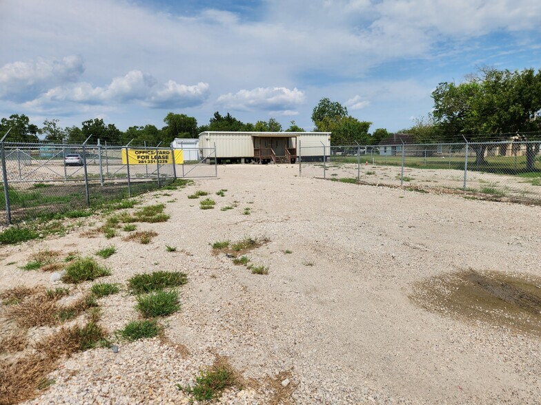 Primary Photo Of 2715 County Road 146, Alvin Land For Lease