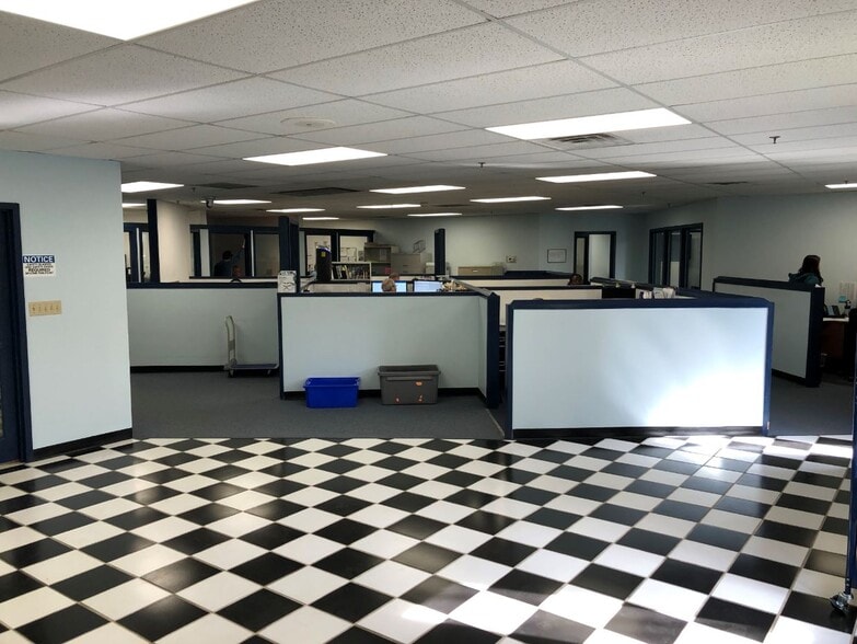 More Photos Of 254-260 Branford Rd, North Branford Industrial For Sale