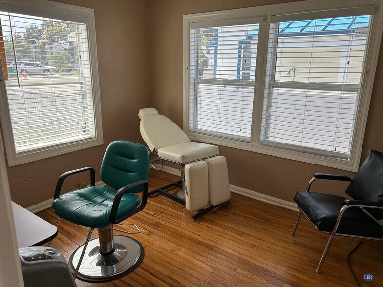 More Photos Of 141 N Orlando Ave, Cocoa Beach General Retail For Sale