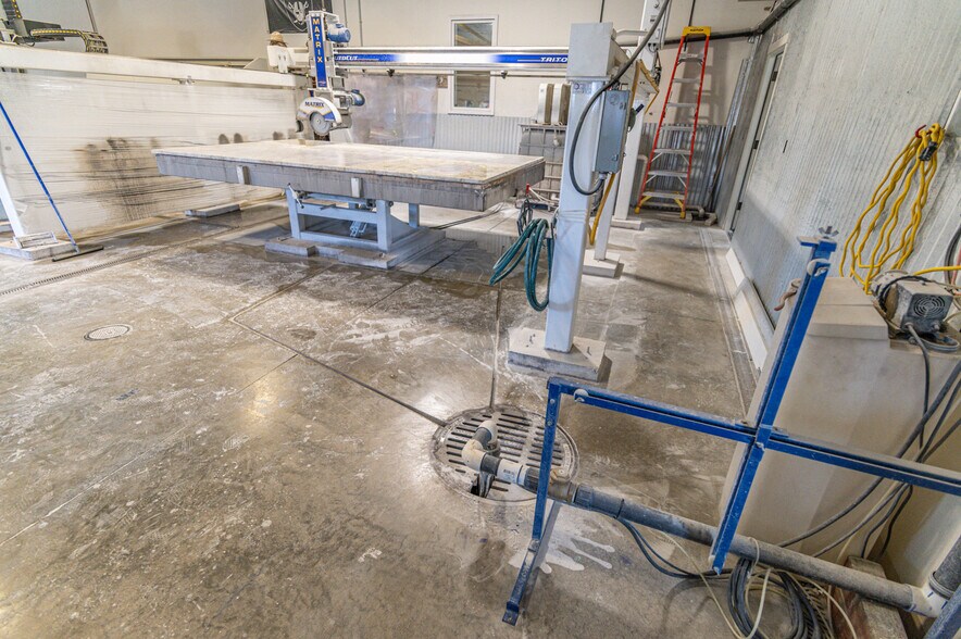 More Photos Of 723 N Curtis Ct, Sisters Industrial For Sale