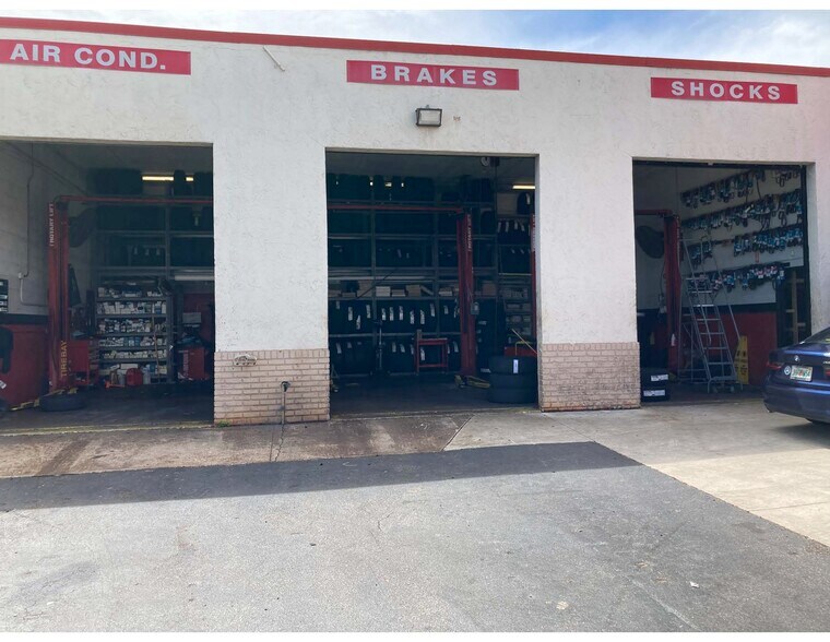 More Photos Of 1380 Hypoluxo Rd, Lantana Auto Repair For Lease