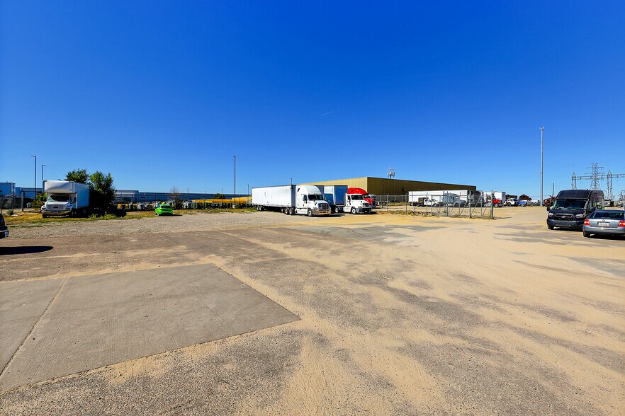 More Photos Of 5555 Joliet St, Denver Warehouse For Lease