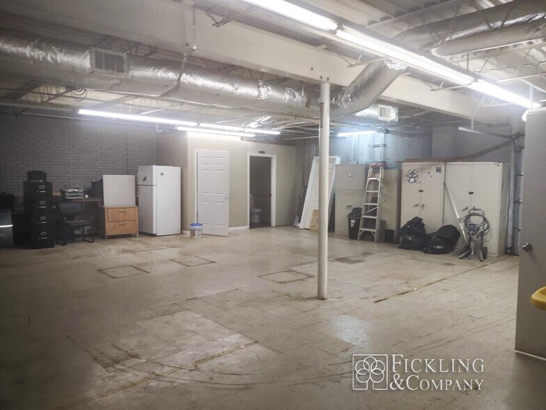 More Photos Of 949 Carl Vison Parkway, Centerville Light Distribution For Lease