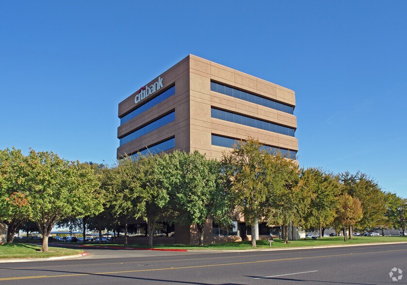 More Photos Of 1004 N Big Spring St, Midland Office For Lease