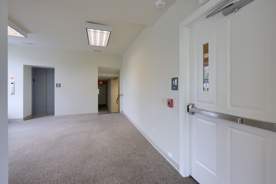 More Photos Of 390 E Main St, Ephrata Office For Sale