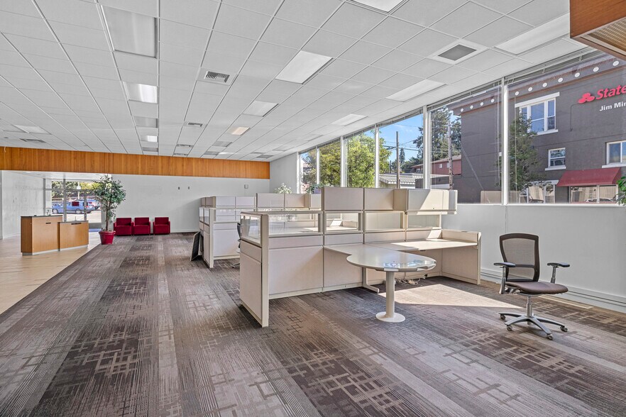 More Photos Of 501 N Olympic Ave, Arlington Bank For Lease
