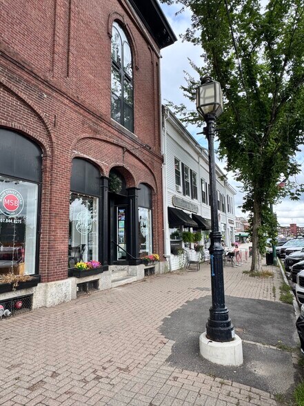 More Photos Of 146 Maine st, Brunswick Office For Lease