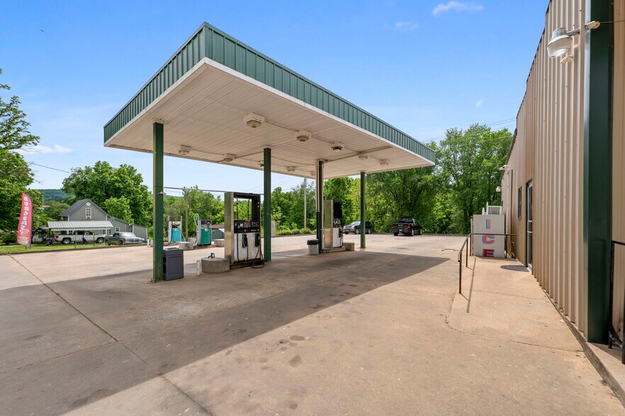 More Photos Of 5283 Arkansas 21, Huntsville General Retail For Sale