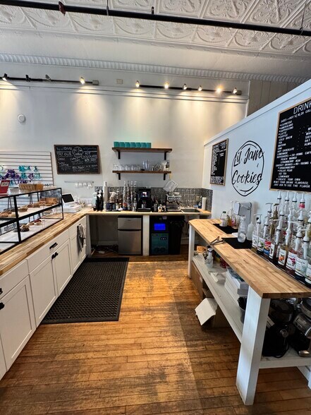 More Photos Of 146 Maine st, Brunswick Office For Lease