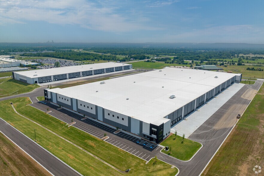 More Photos Of E 76th St N & Whirlpool Dr, Tulsa Unknown For Lease