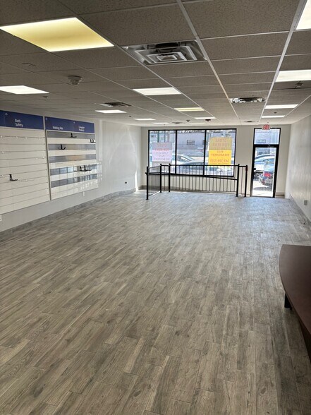 More Photos Of 1025 Front St, Uniondale General Retail For Lease