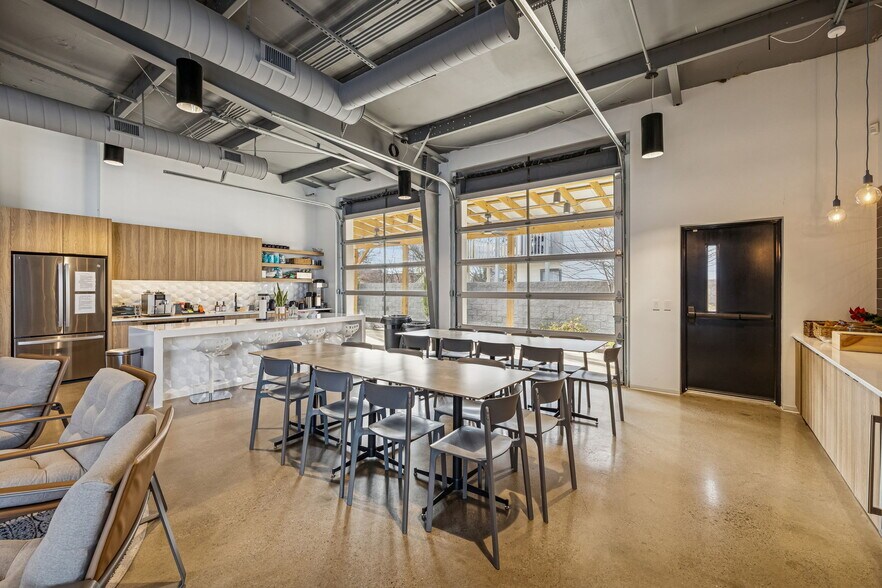 More Photos Of 5101 Kentucky Ave, Nashville Office For Sale