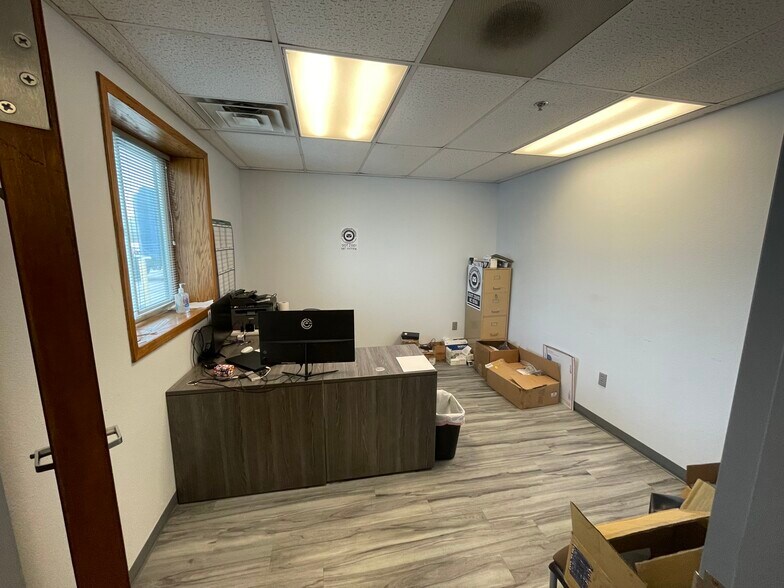 More Photos Of 2024 E Birchwood, Cudahy Truck Terminal For Lease